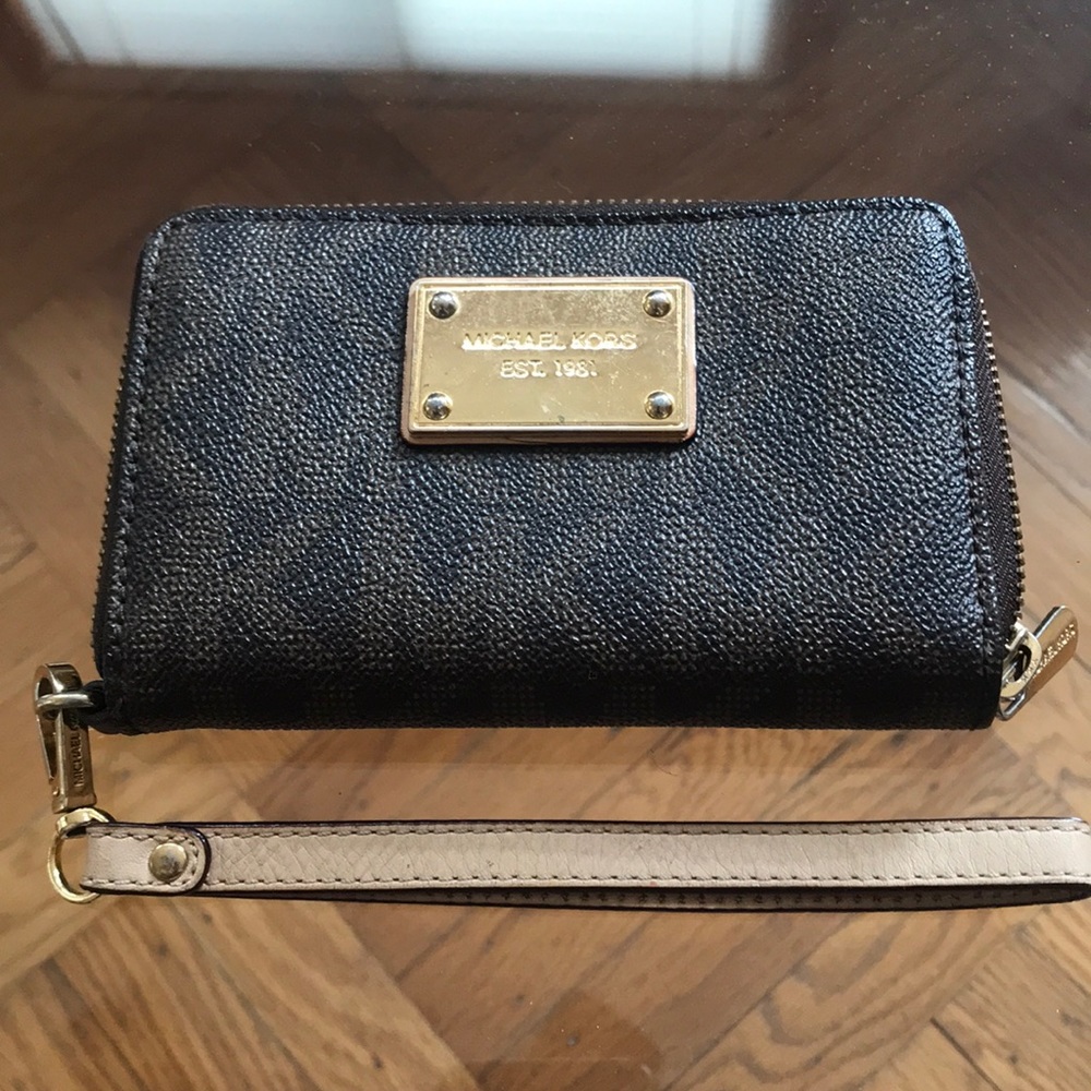 Michael Kors Wristlet